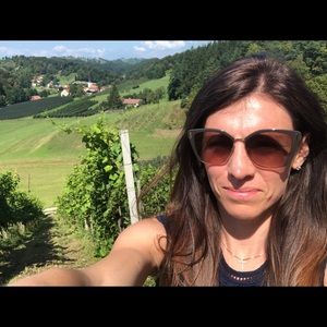 Meet your Posher, Christina